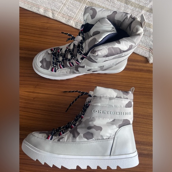 New Tommy Hilfiger Snow Boots for Woman. Size 7.5 - Picture 2 of 9